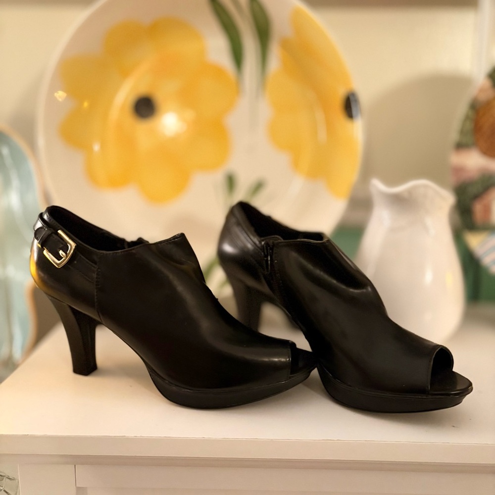 Naturalizer Black Peep-Toe Heels with Buckle